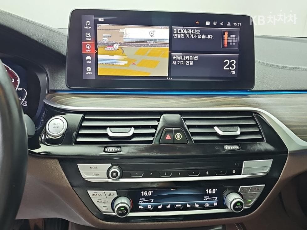 BMW 올Нов5 Серия (G30)530e Luxury Line - 10