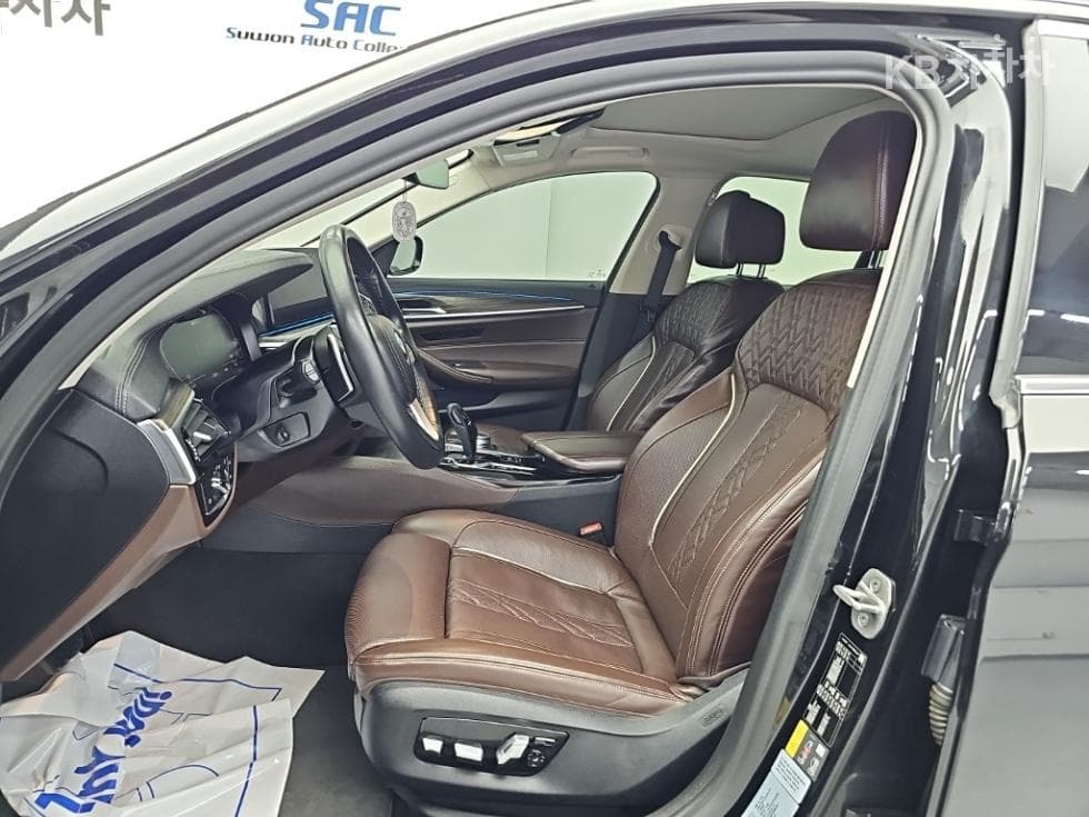 BMW 올Нов5 Серия (G30)530e Luxury Line - 11