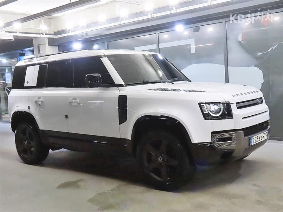 Land Rover 디펜더(L663) 110 P300 X-DYN SE - Image 1