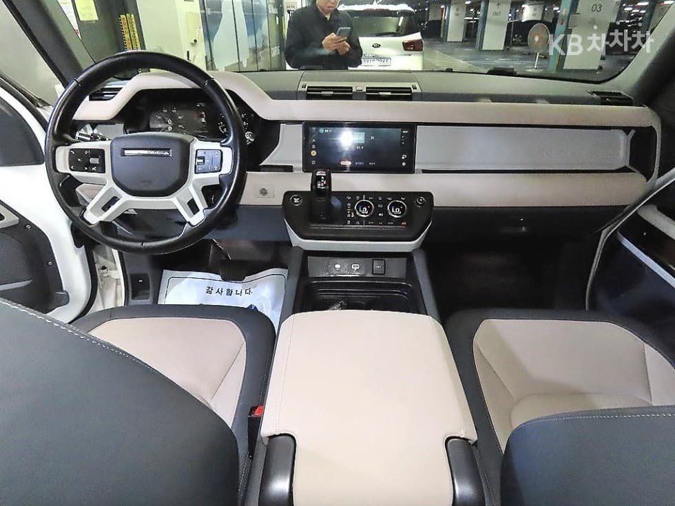 Land Rover 디펜더(L663)110 P300 X-DYN SE - 10