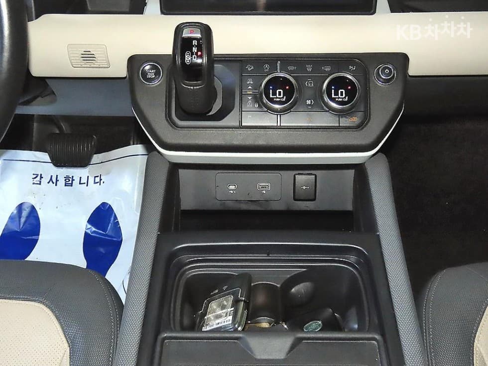 Land Rover 디펜더(L663)110 P300 X-DYN SE - 12