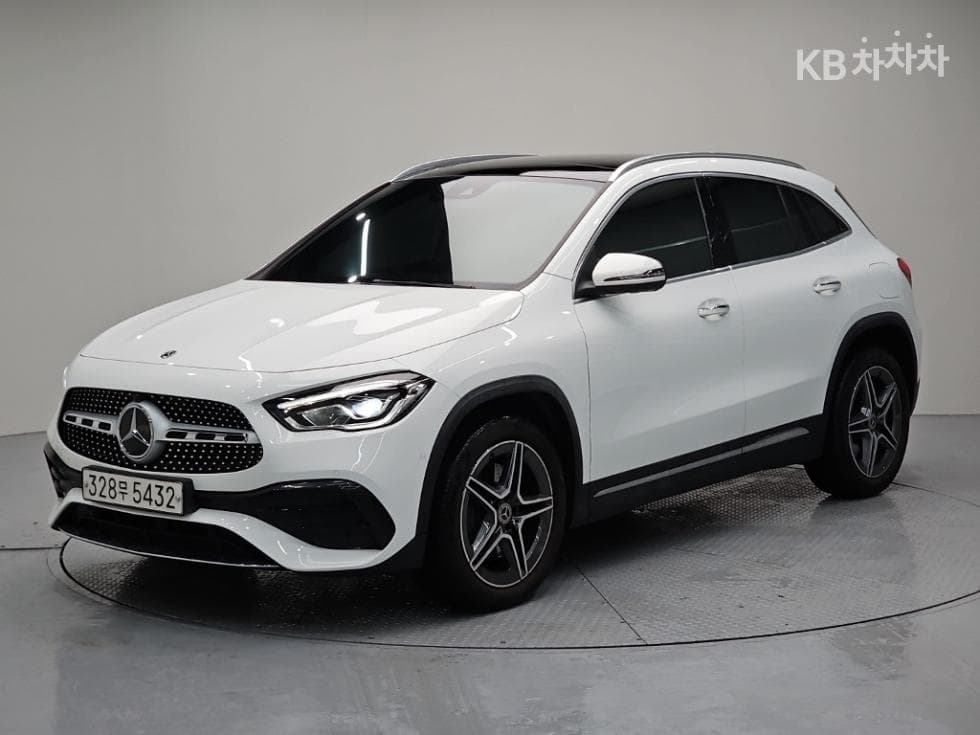 Mercedes-Benz GLA X156 GLA250 4매틱 - Image 1