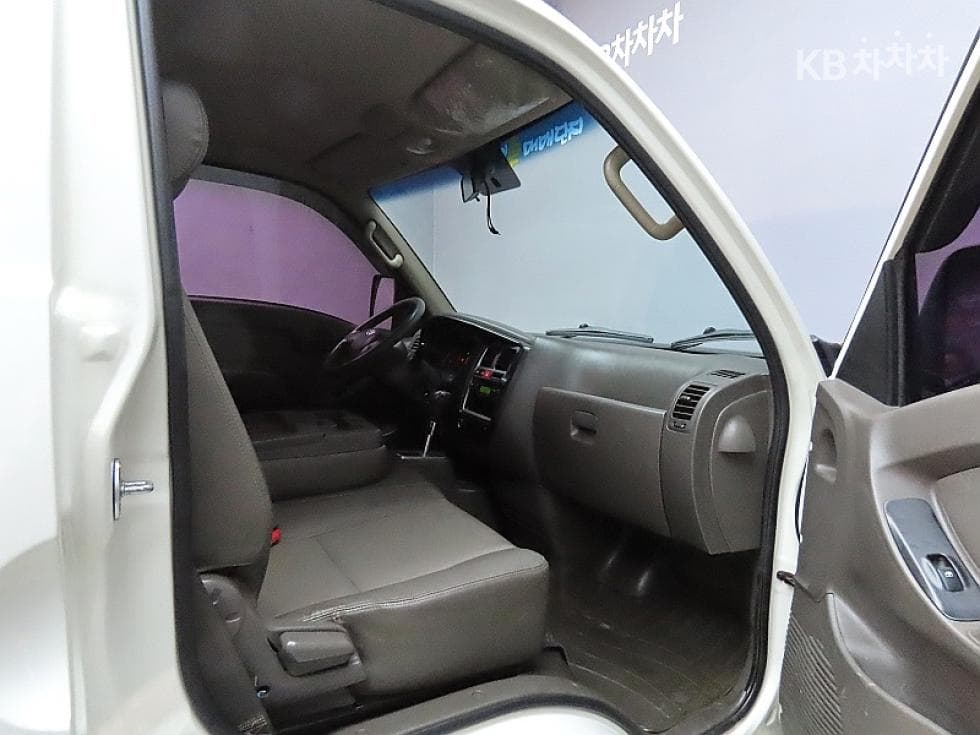 Hyundai Porter 2Extra Long Double Cab CRDi SUP High-end Type - 10