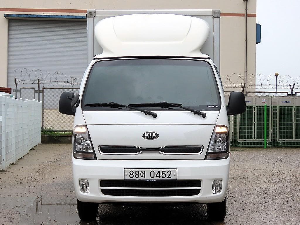 Киа The New (фейслифт) Бонго 3 (лек) Box Truck 1 тон Plus형 Королевска кабина Удължено междуосие L - Image 1