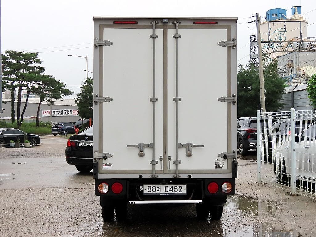 Киа The New (фейслифт) Бонго 3 (лек)Box Truck 1 тон Plus형 Королевска кабина Удължено междуосие L - 4