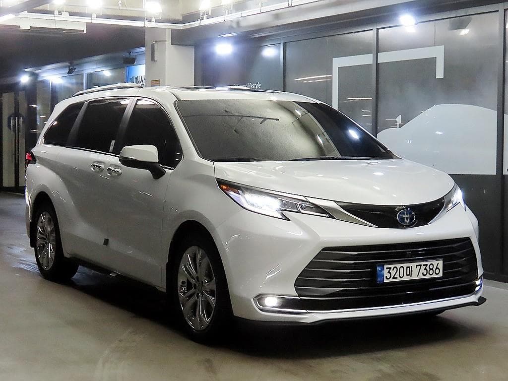Toyota Sienna 2.5L хибрид 2WD - Image 1