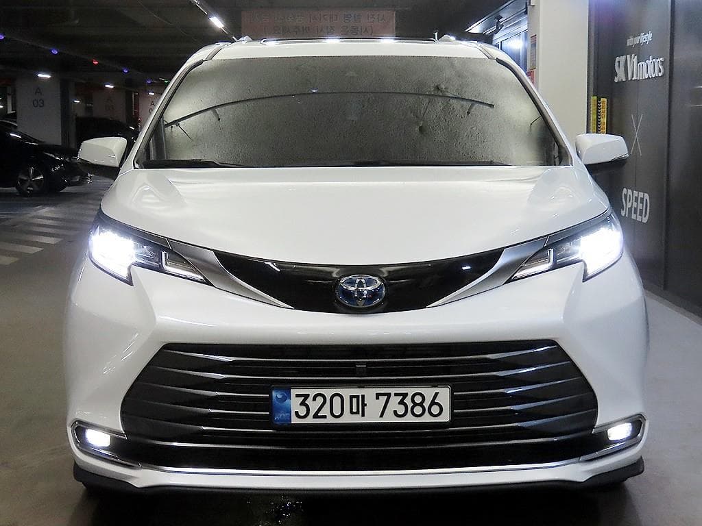 Toyota Sienna2.5L hybrid 2WD - 2