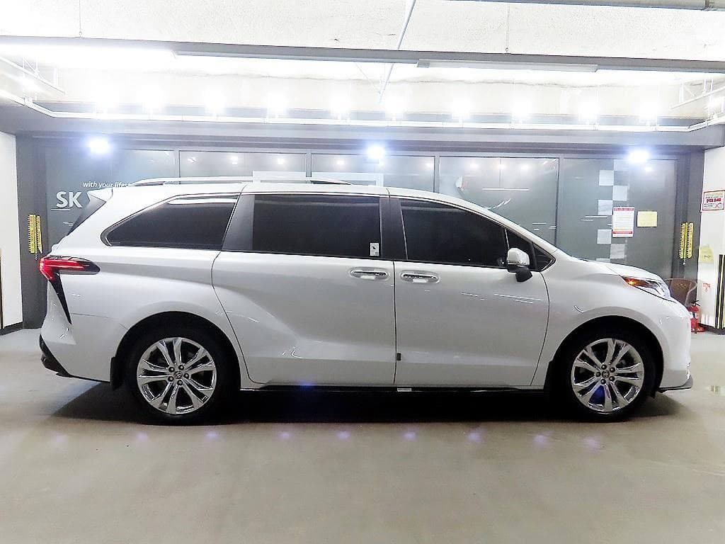 Toyota Sienna2.5L hybrid 2WD - 3