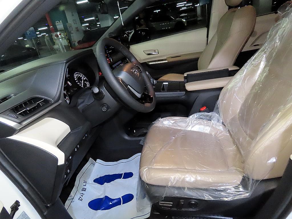 Toyota Sienna2.5L hybrid 2WD - 6