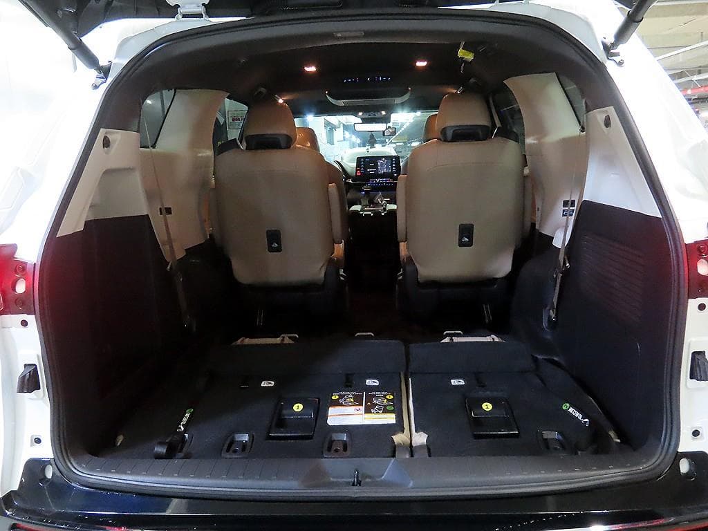 Toyota Sienna2.5L hybrid 2WD - 17