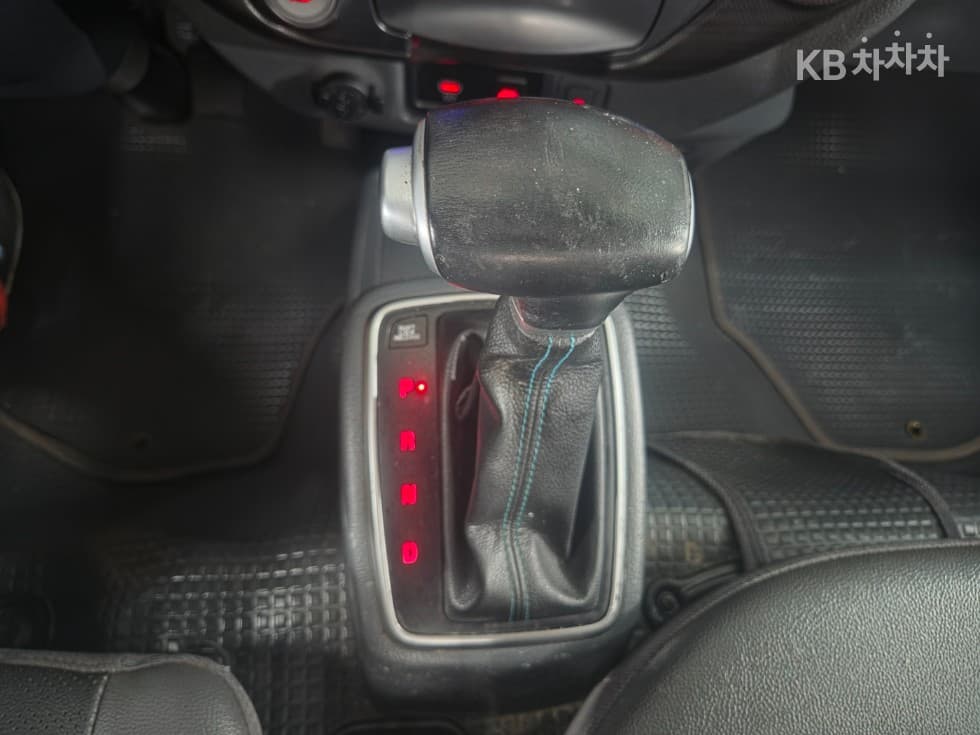 Киа The New (фейслифт) Бонго 3 (лек) EV1 тон 2WD Удължено междуосие Королевска кабина GLS - 12
