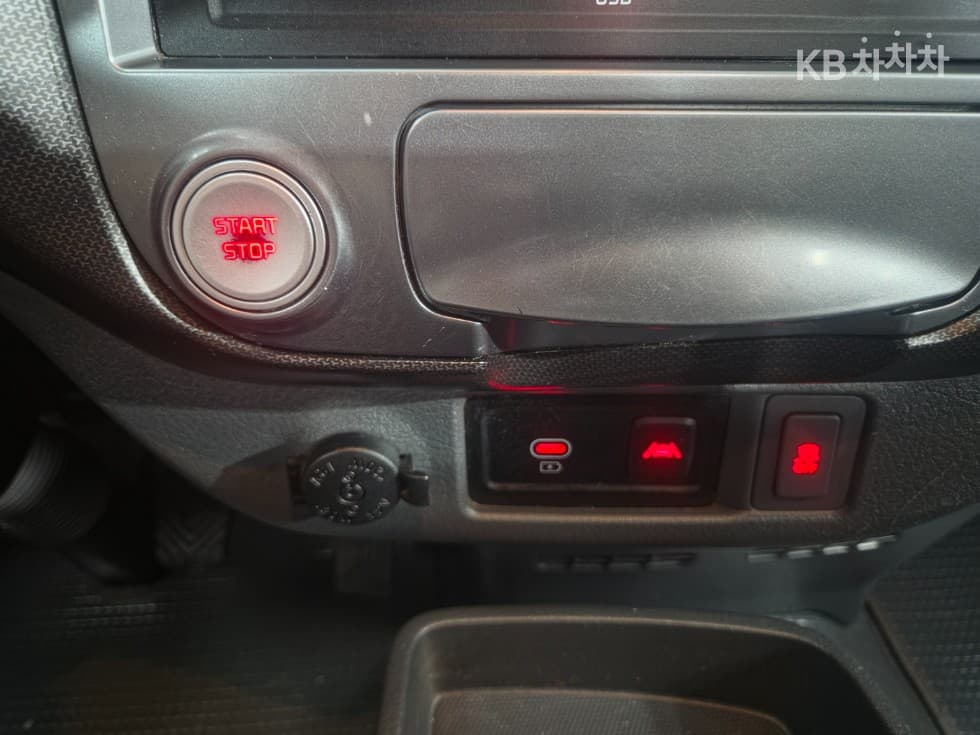Киа The New (фейслифт) Бонго 3 (лек) EV1 тон 2WD Удължено междуосие Королевска кабина GLS - 17