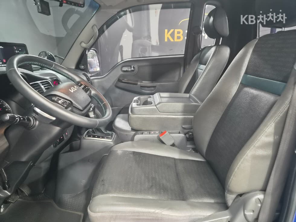 Киа The New (фейслифт) Бонго 3 (лек) EV1 тон 2WD Удължено междуосие Королевска кабина GLS - 8