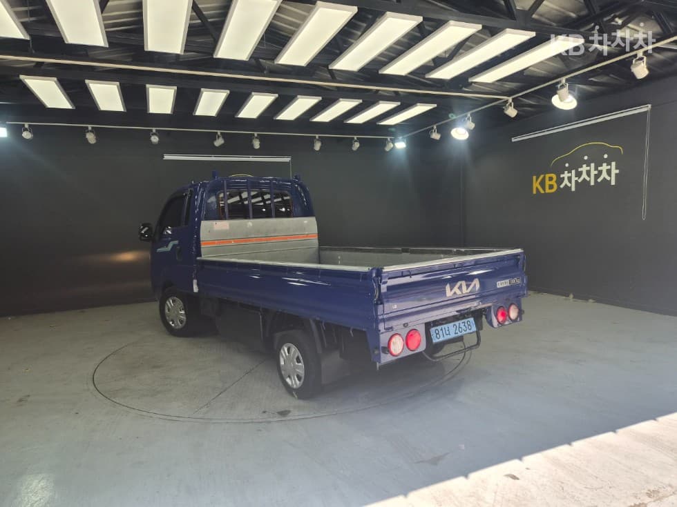 Киа The New (фейслифт) Бонго 3 (лек) EV1 тон 2WD Удължено междуосие Королевска кабина GLS - 3