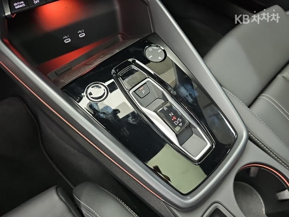 Ауди A3 (8Y)40 TFSI Premium - 8