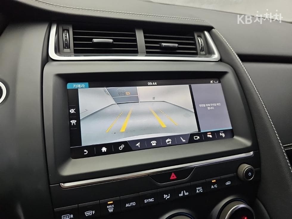 Jaguar E-PACEP250 R-Dynamic SE - 16