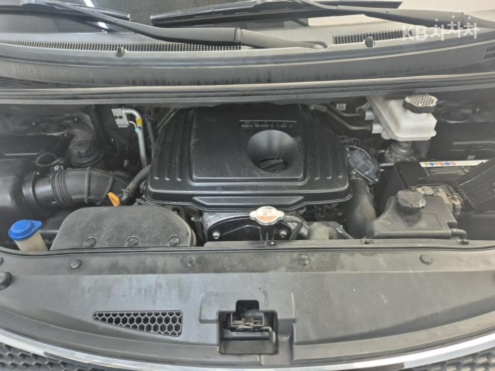 Hyundai Grand Starex5-seater Van CVX Luxury - 5