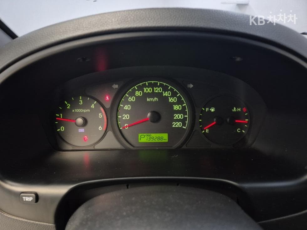 Hyundai Grand Starex5-seater Van CVX Luxury - 6