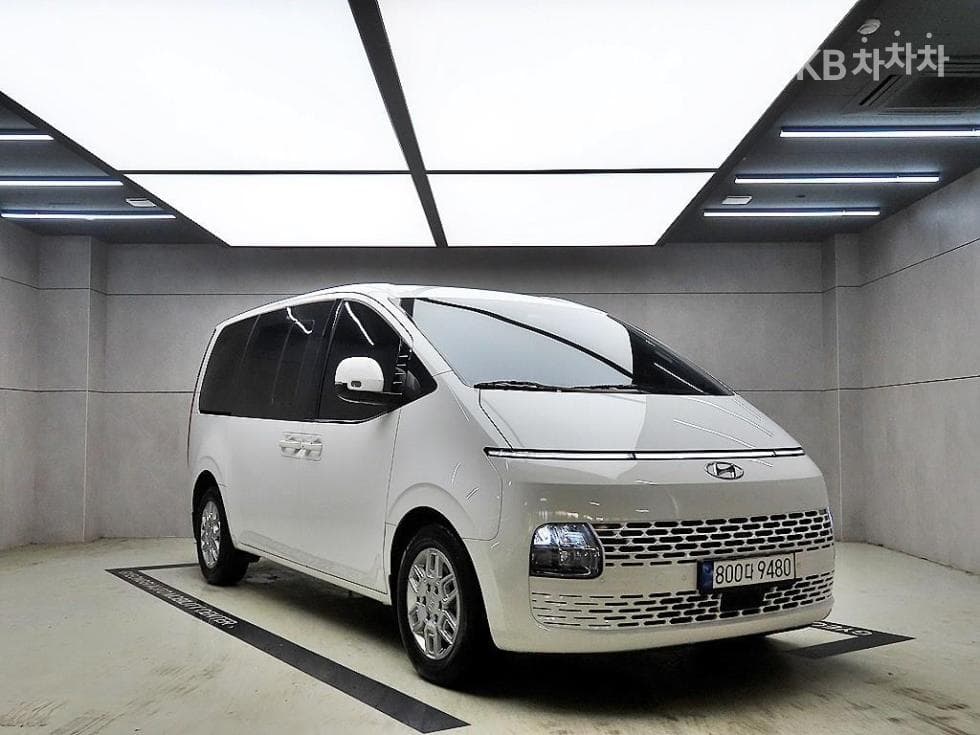 Хюндай Staria Cargo 2.2 Cargo 5 Modern - Image 1
