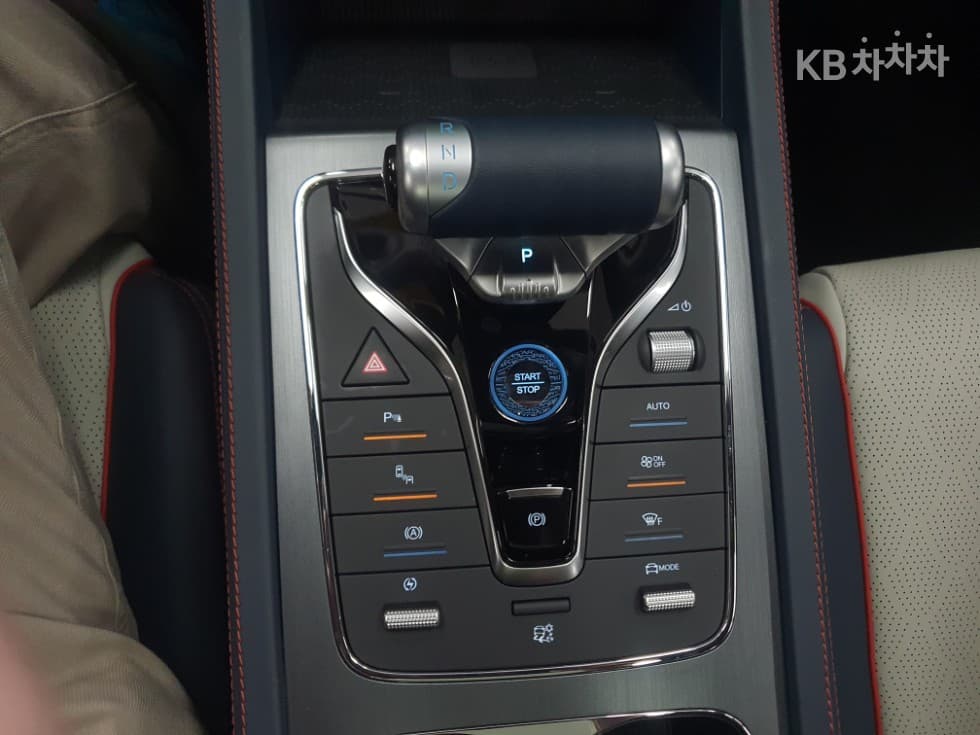 BYD 아토3Plus Стандартен - 17