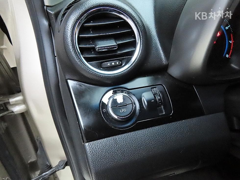 GM Korea Chevrolet OrlandoLPG LT Premium - 12