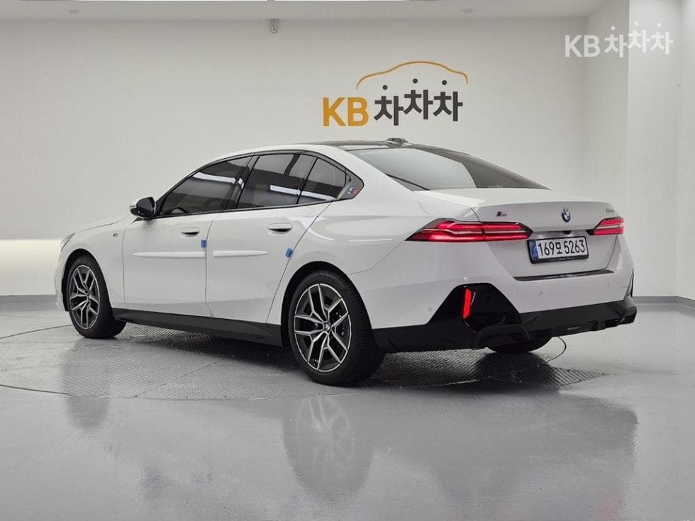 BMW Нов5 Серия(G60)520i M Sport - 3