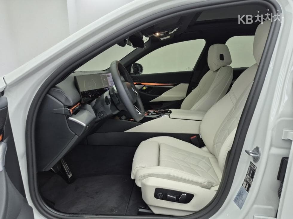 BMW Нов5 Серия(G60)520i M Sport - 11