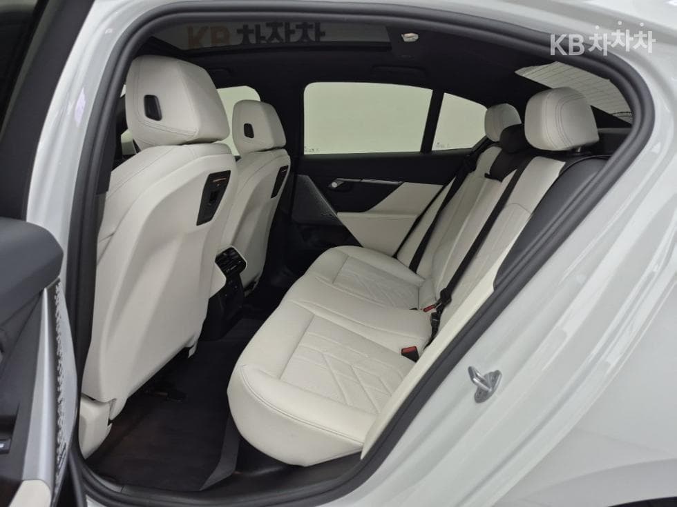BMW Нов5 Серия(G60)520i M Sport - 12