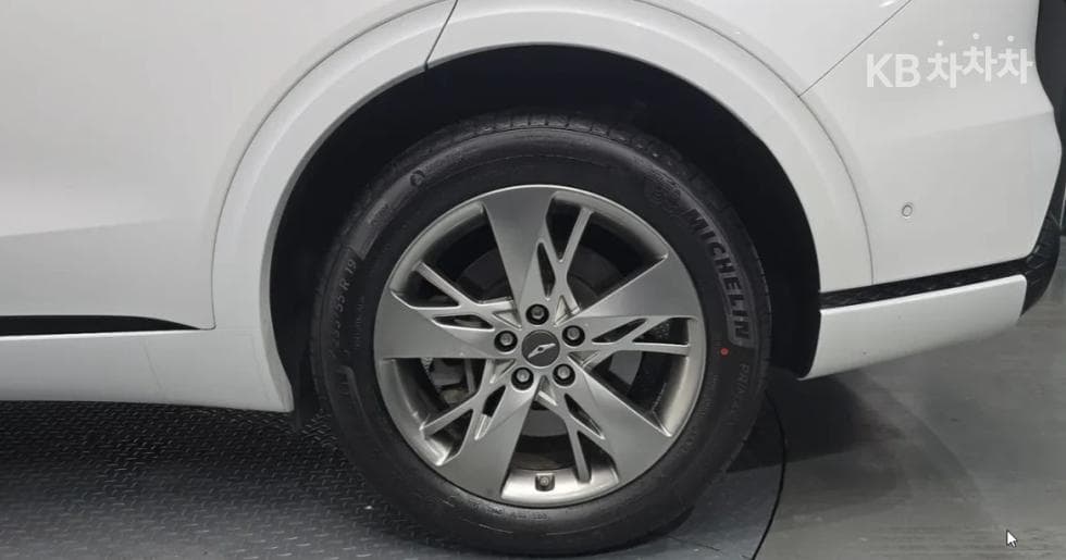 Дженезис GV70Бензин 2.5T 스포츠패키지 2WD - 17