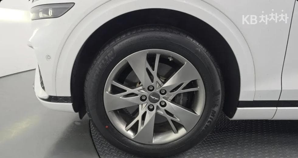 Дженезис GV70Бензин 2.5T 스포츠패키지 2WD - 19