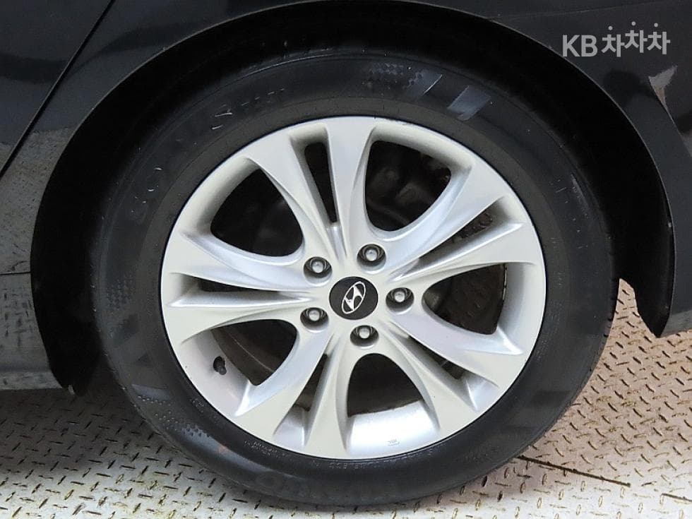 Hyundai YFSonataY20 Premiere Standard - 20