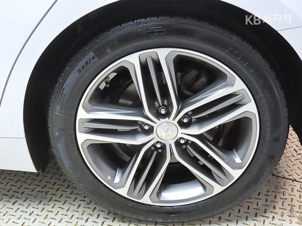 Hyundai Grandeur (Azera)IG2.4 Premium Standard - 20