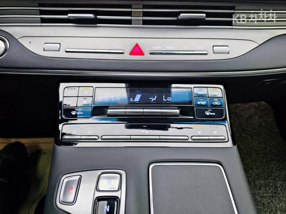 Хюндай The New (фейслифт) Grandeur (Azera) Хибрид2.4 Premium 초이스 - 17
