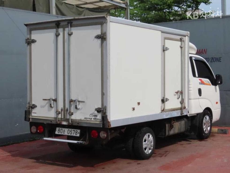 Киа Бонго 3 (лек)1 тон Королевска кабина Удължено междуосие CRDi Лукс - 3