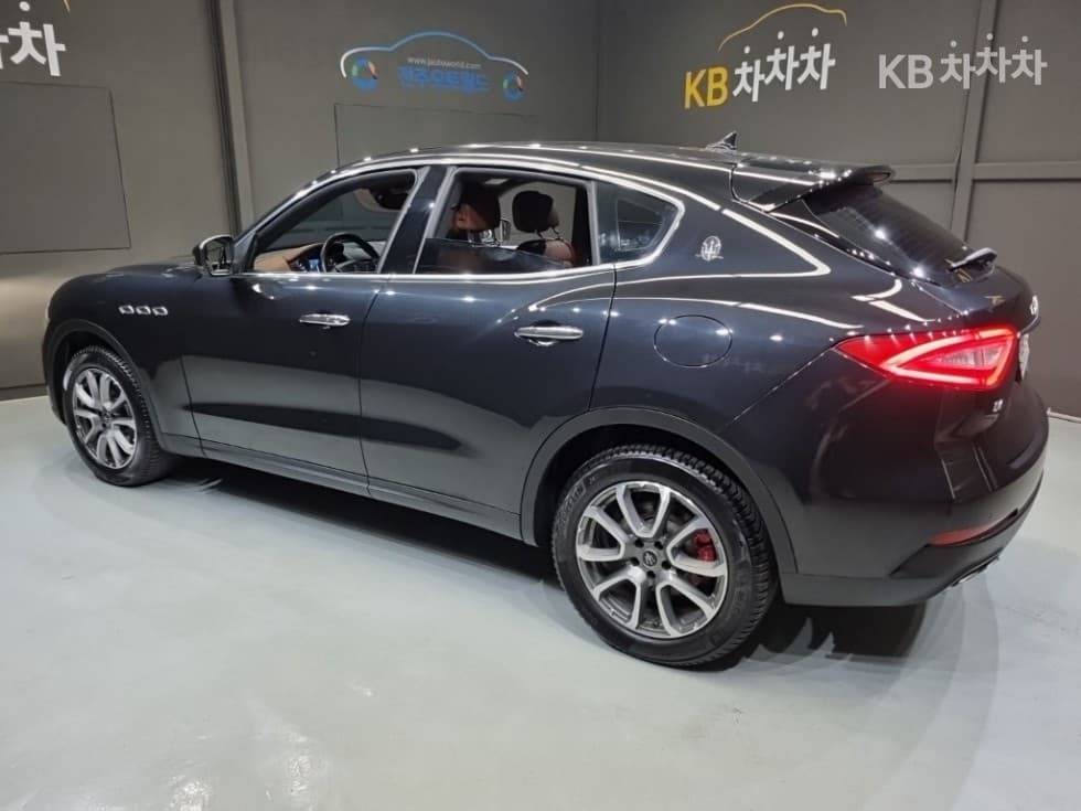 마세라티 르반떼3.0 AWD 그란 루쏘 - 4