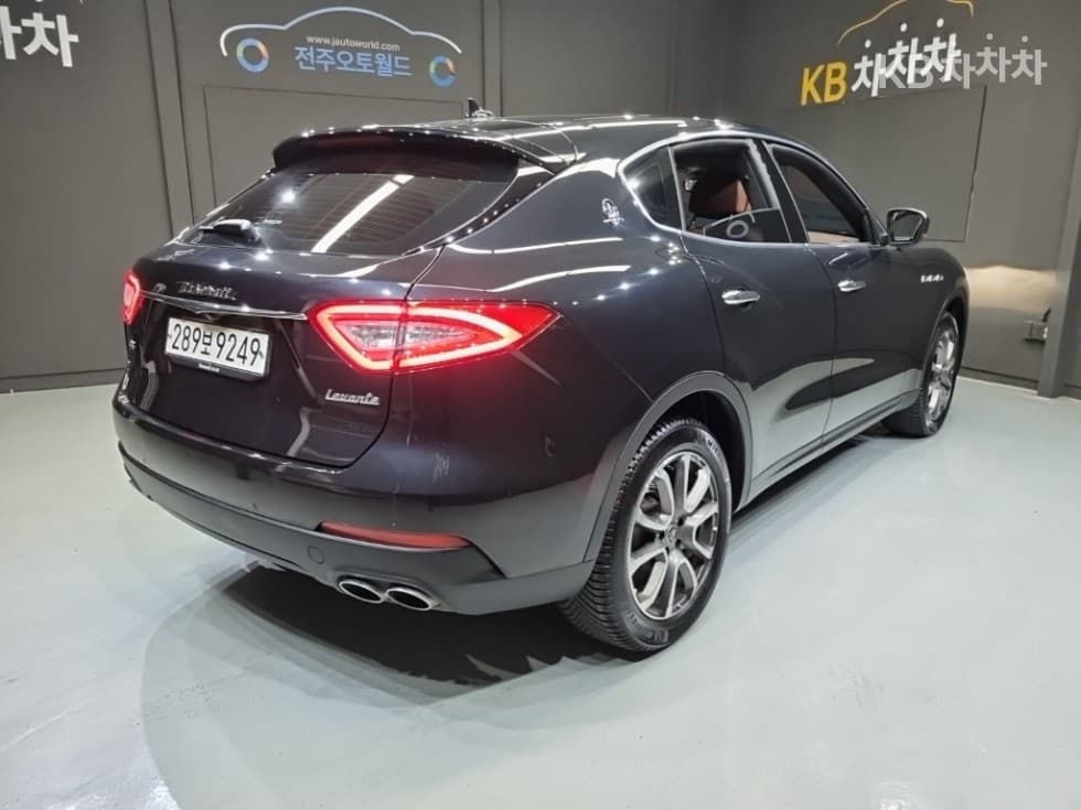 마세라티 르반떼3.0 AWD 그란 루쏘 - 6