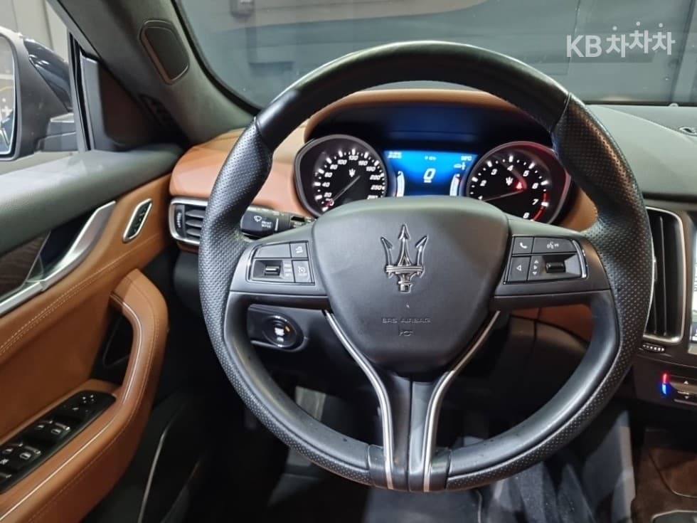 마세라티 르반떼3.0 AWD 그란 루쏘 - 11