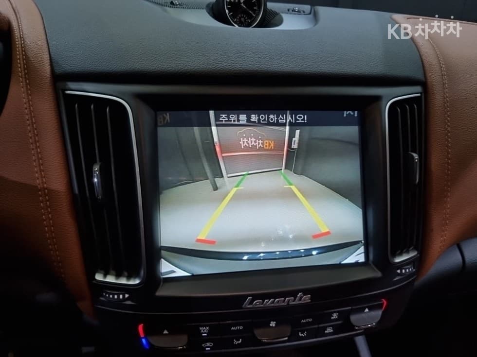 마세라티 르반떼3.0 AWD 그란 루쏘 - 13