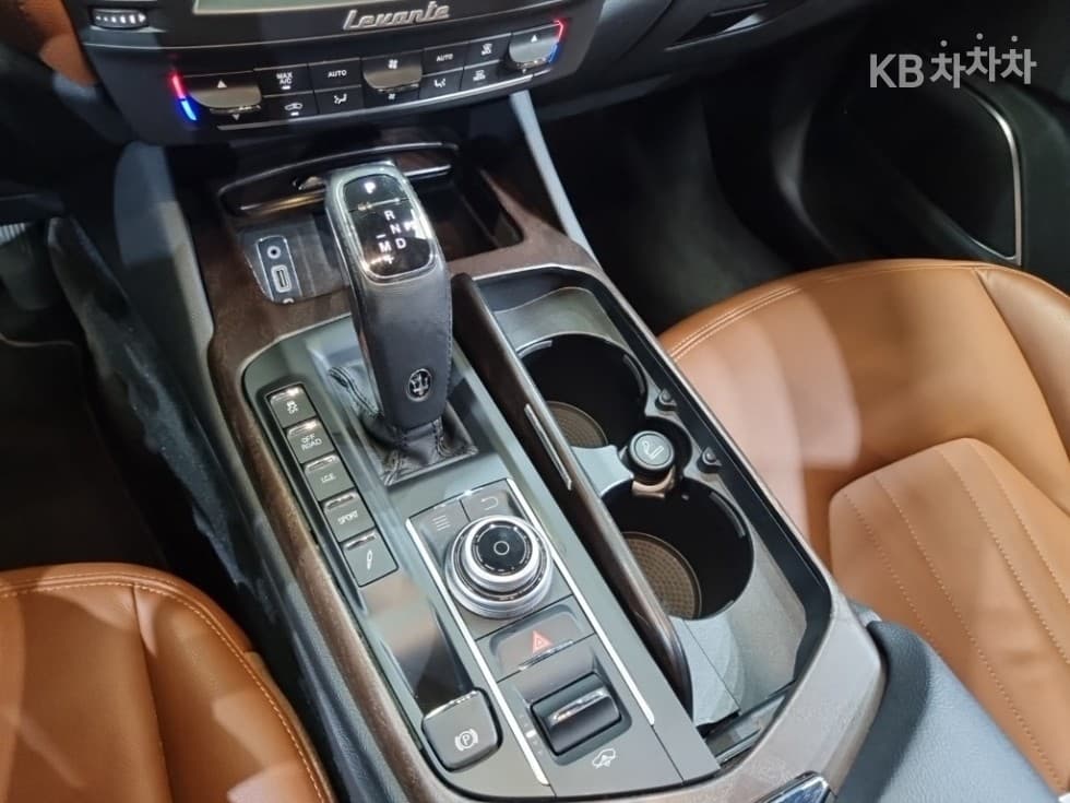 마세라티 르반떼3.0 AWD 그란 루쏘 - 14
