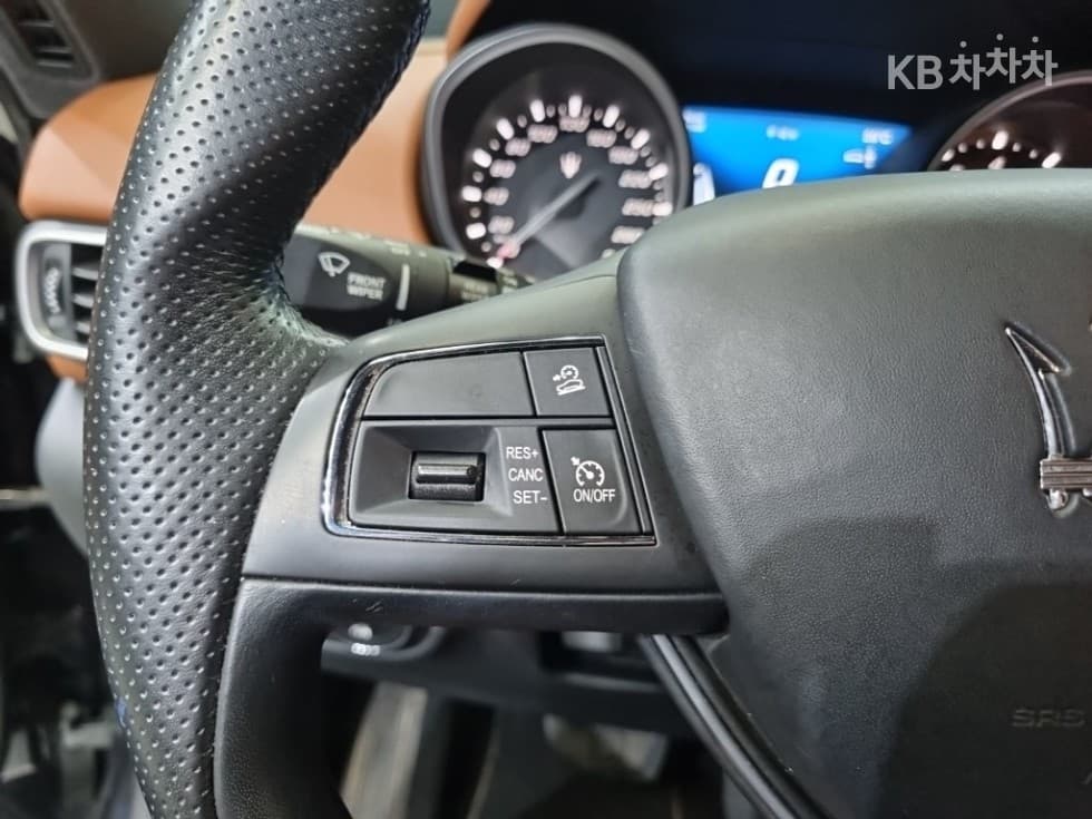 마세라티 르반떼3.0 AWD 그란 루쏘 - 15