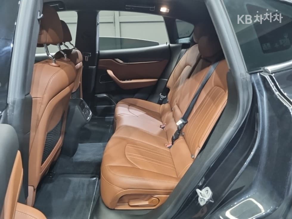 마세라티 르반떼3.0 AWD 그란 루쏘 - 17