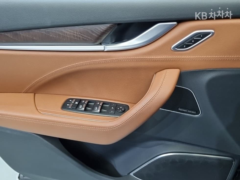 마세라티 르반떼3.0 AWD 그란 루쏘 - 18