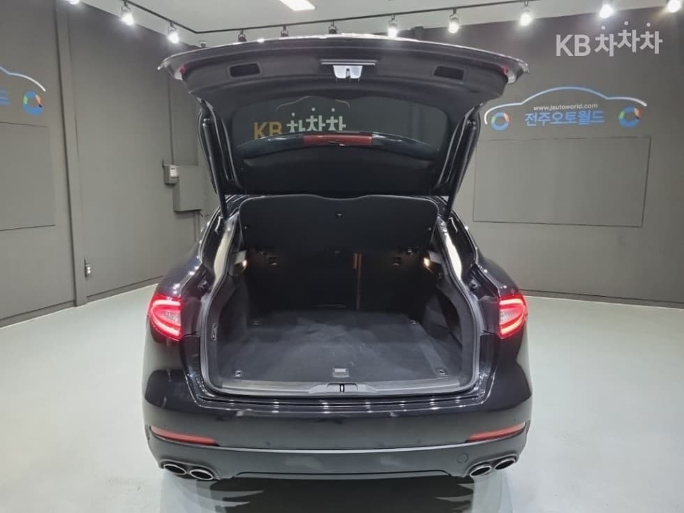 마세라티 르반떼3.0 AWD 그란 루쏘 - 23