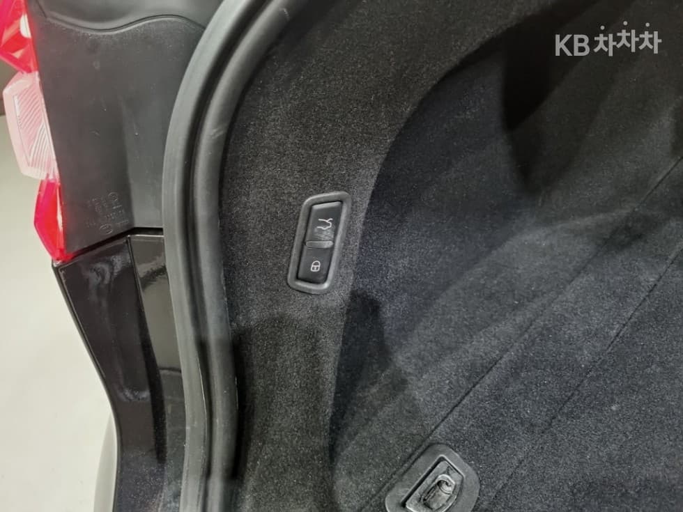 마세라티 르반떼3.0 AWD 그란 루쏘 - 24