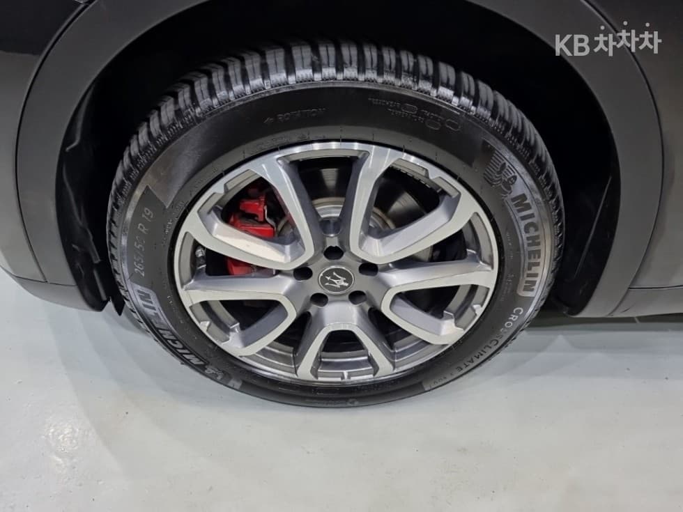 마세라티 르반떼3.0 AWD 그란 루쏘 - 25