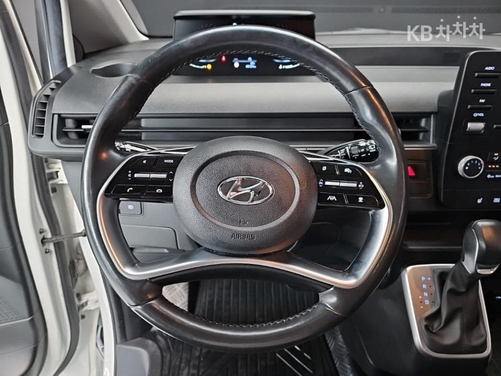 Хюндай Staria2.2 Турер 11 AWD Modern - 9