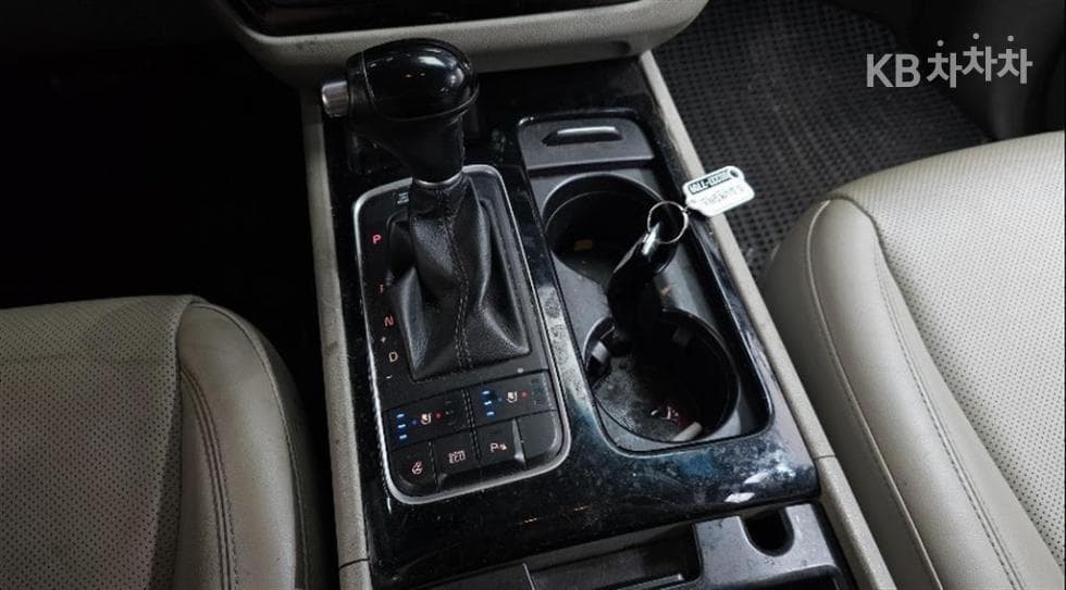 Kia All New Carnival9-seater 2.2 Diesel Noblesse - 9