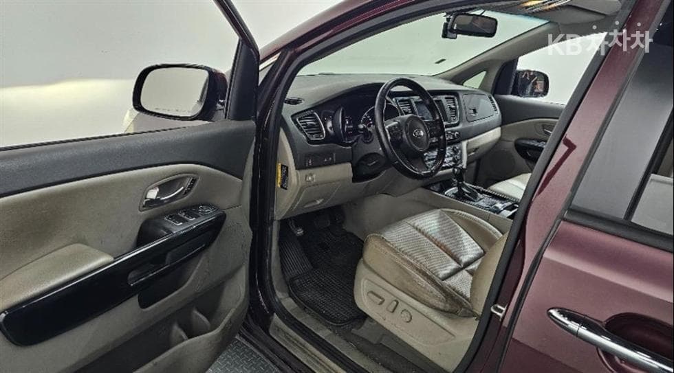 Kia All New Carnival9-seater 2.2 Diesel Noblesse - 10