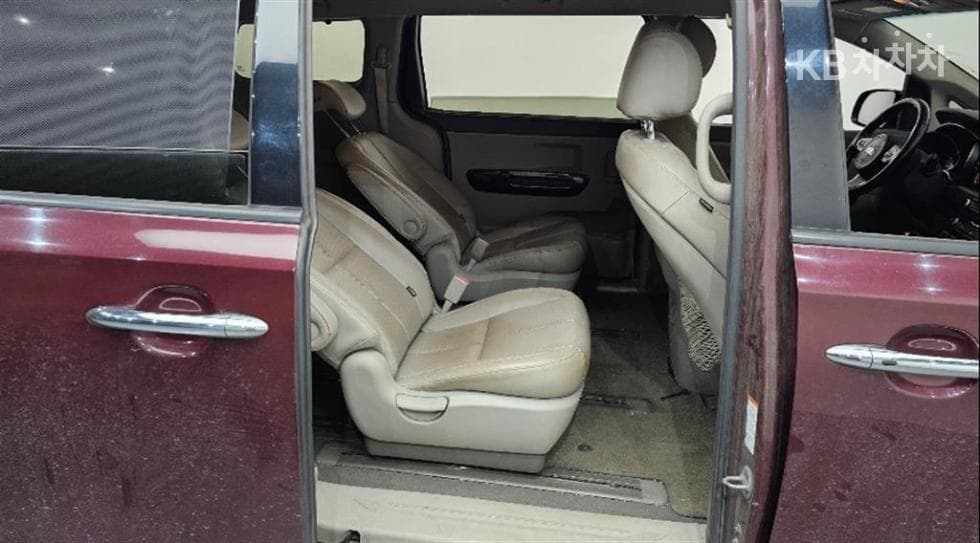 Kia All New Carnival9-seater 2.2 Diesel Noblesse - 11