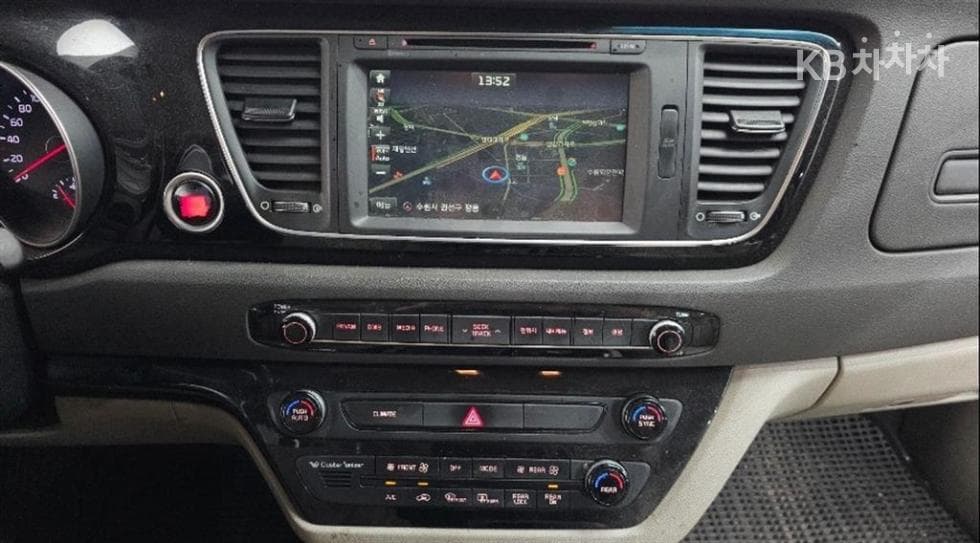 Kia All New Carnival9-seater 2.2 Diesel Noblesse - 13